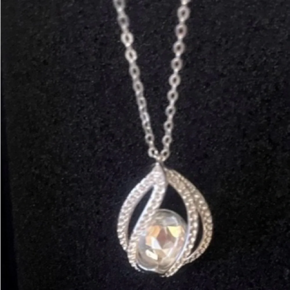 Swarovski Crystal Pendant Necklace - Picture 2 of 3